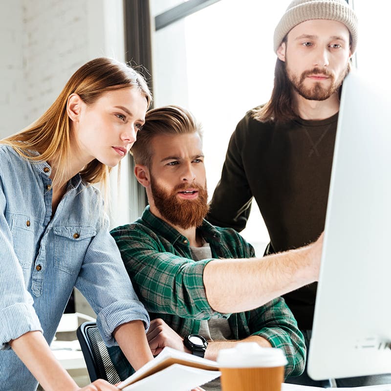 ljudi analiziraju uspješnost google oglasa